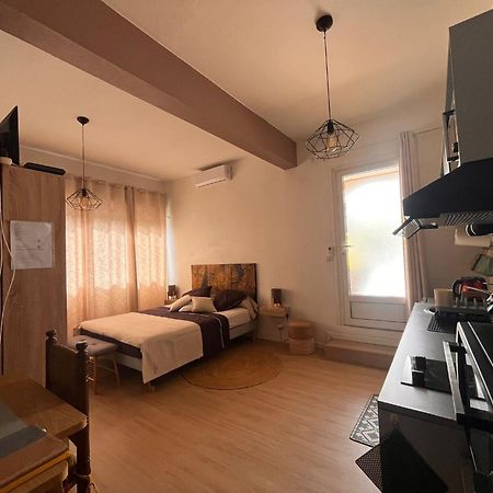 Studio Cosy Avec Piscine Dans Une Villa Saint-Denis Exterior photo