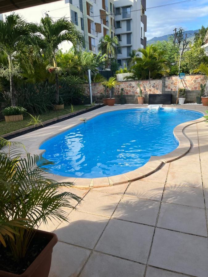 Studio Cosy Avec Piscine Dans Une Villa Saint-Denis Exterior photo