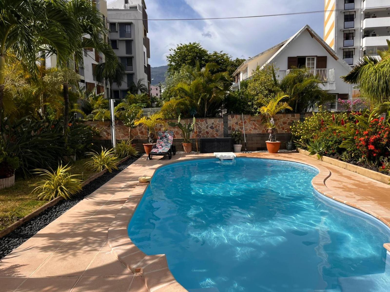 Studio Cosy Avec Piscine Dans Une Villa Saint-Denis Exterior photo