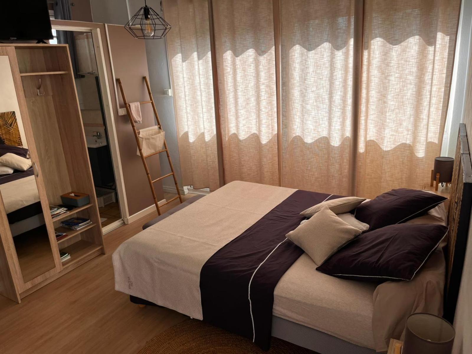 Studio Cosy Avec Piscine Dans Une Villa Saint-Denis Exterior photo